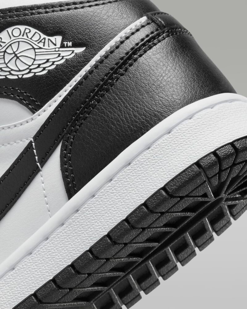 AIR JORDAN 1 MID BLACK WHITE