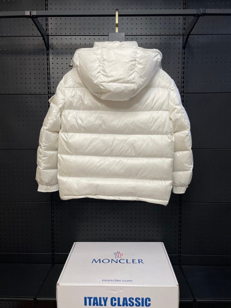 Chaqueta Moncler blanca con capucha