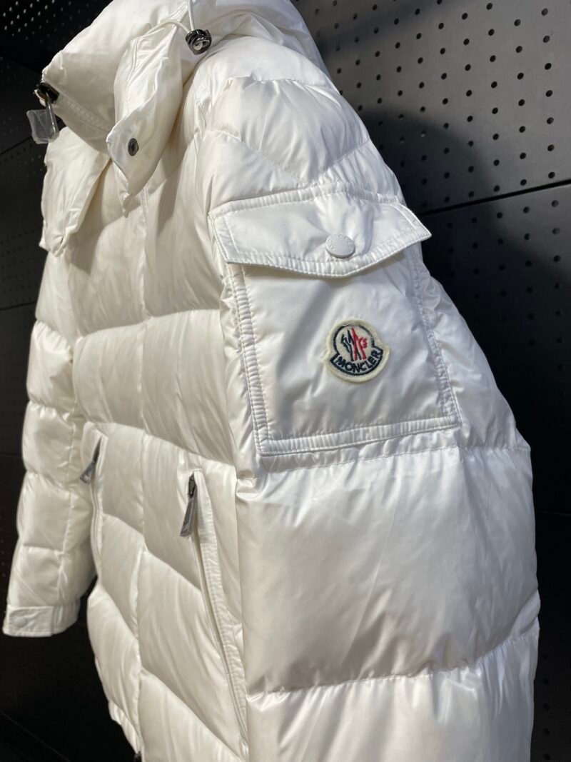 Chaqueta Moncler blanca con capucha